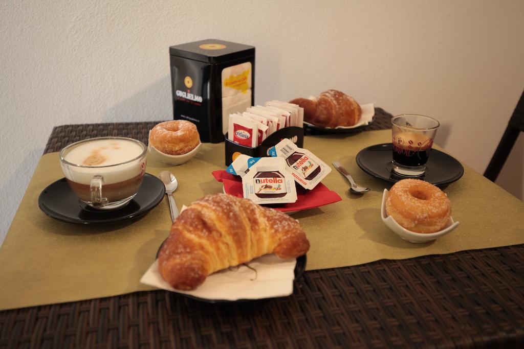 Tari Couette-café